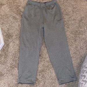 Size Medium Nike Thermal - Fit Sweatpants